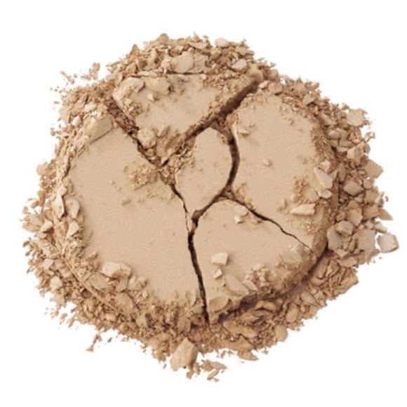 Stila 70 Illuminating Powder Foundation Refill - Picture 3 of 7